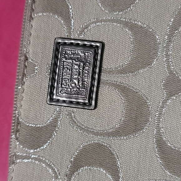 Coach Poppy Wristlet - Picture 2 of 6